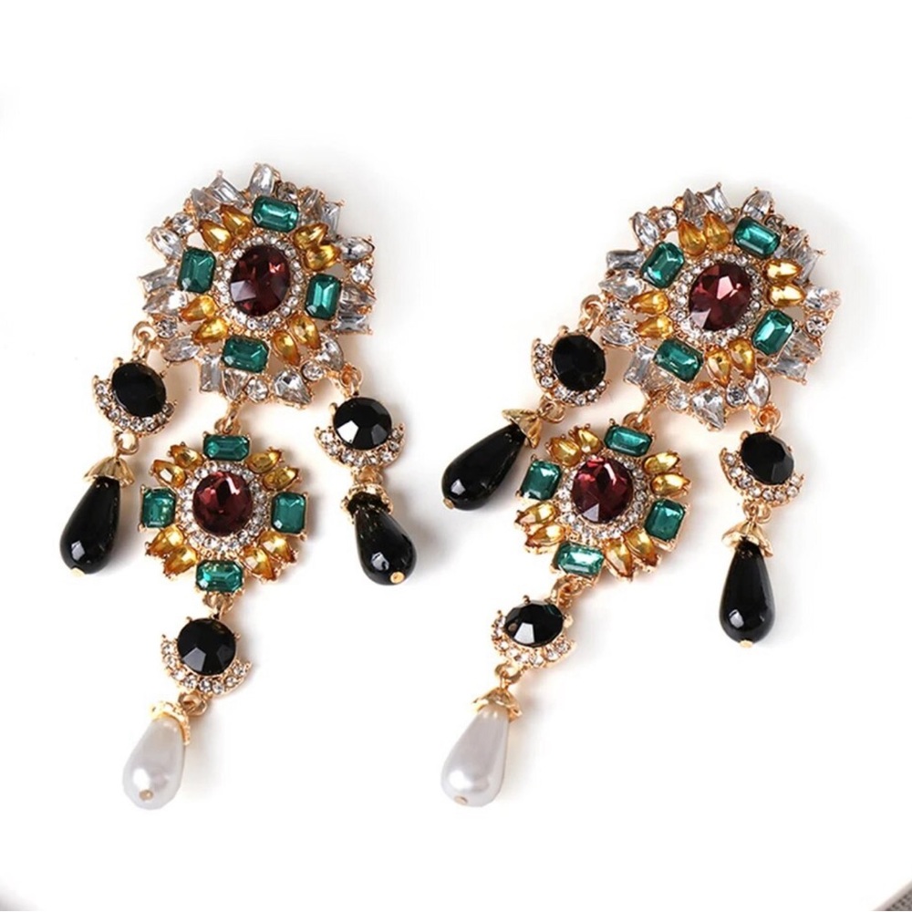 Elizabeth Statement Earrings - Picture 2 of 4